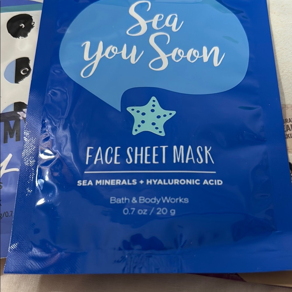26p Assorted Skincare and Beauty Set - Picture 10 of 10